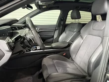 Audi Q8 55 e-tron quattro business in Mythosschwarz Metallic