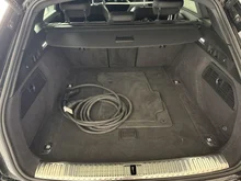 Audi Q8 55 e-tron quattro business in Mythosschwarz Metallic
