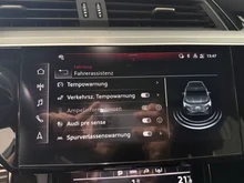 Audi Q8 55 e-tron quattro business in Mythosschwarz Metallic