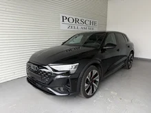 Audi Q8 55 e-tron quattro business in Mythosschwarz Metallic