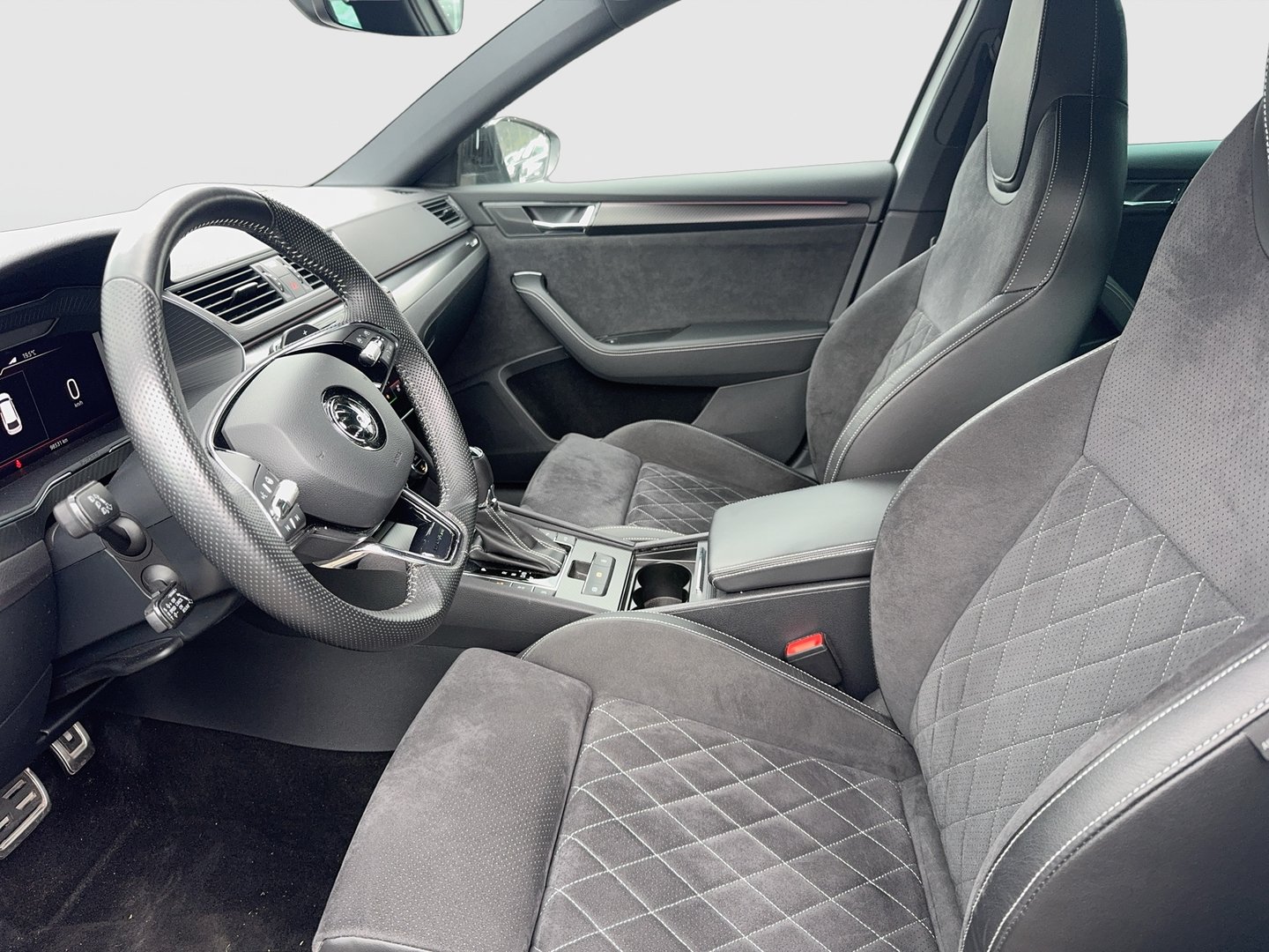Škoda SUPERB Combi iV SPORTLINE DSG | Bild 9 von 24