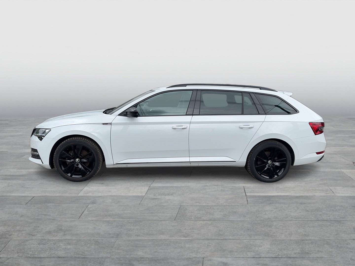 Škoda SUPERB Combi iV SPORTLINE DSG | Bild 2 von 24