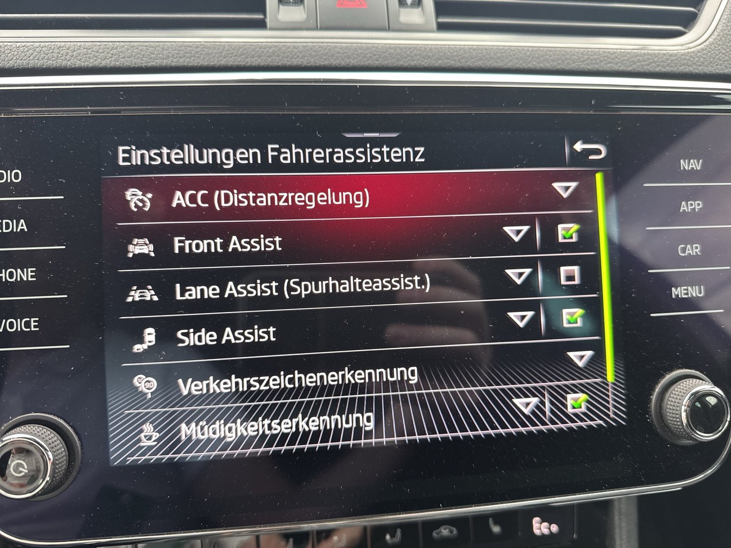 Škoda SUPERB Combi iV SPORTLINE DSG | Bild 16 von 24