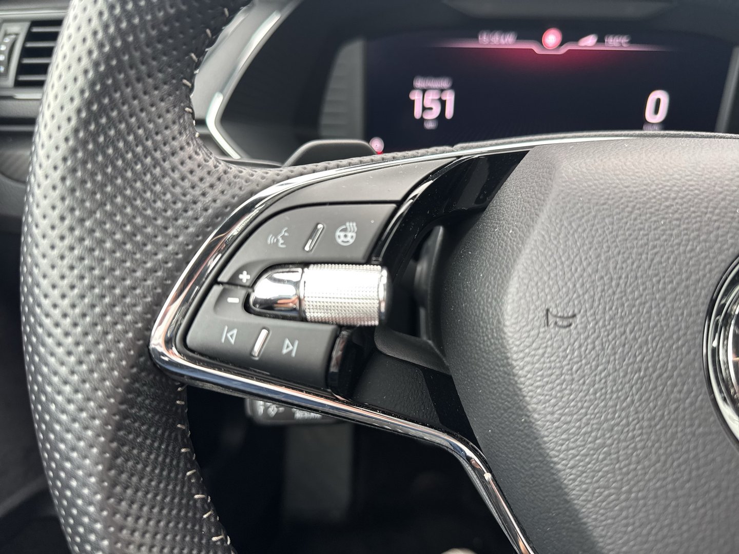 Škoda SUPERB Combi iV SPORTLINE DSG | Bild 12 von 24