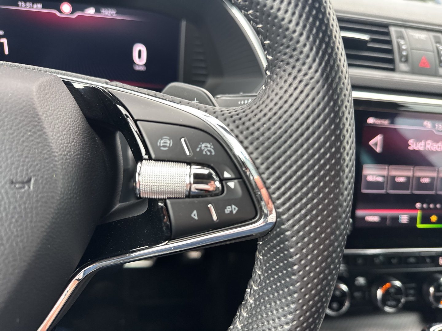 Škoda SUPERB Combi iV SPORTLINE DSG | Bild 13 von 24