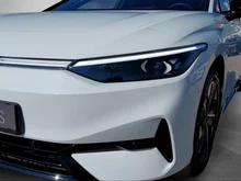 VW ID.7 Tourer Pro 210 kW Business - 77 kWh in Gletscherweiß Metallic