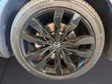 VW Tiguan R-Line TDI 4MOTION DSG in Deep Black Perlef.