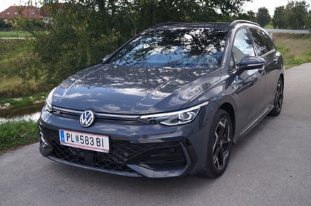 VW Golf Variant R-Line mHeV DSG