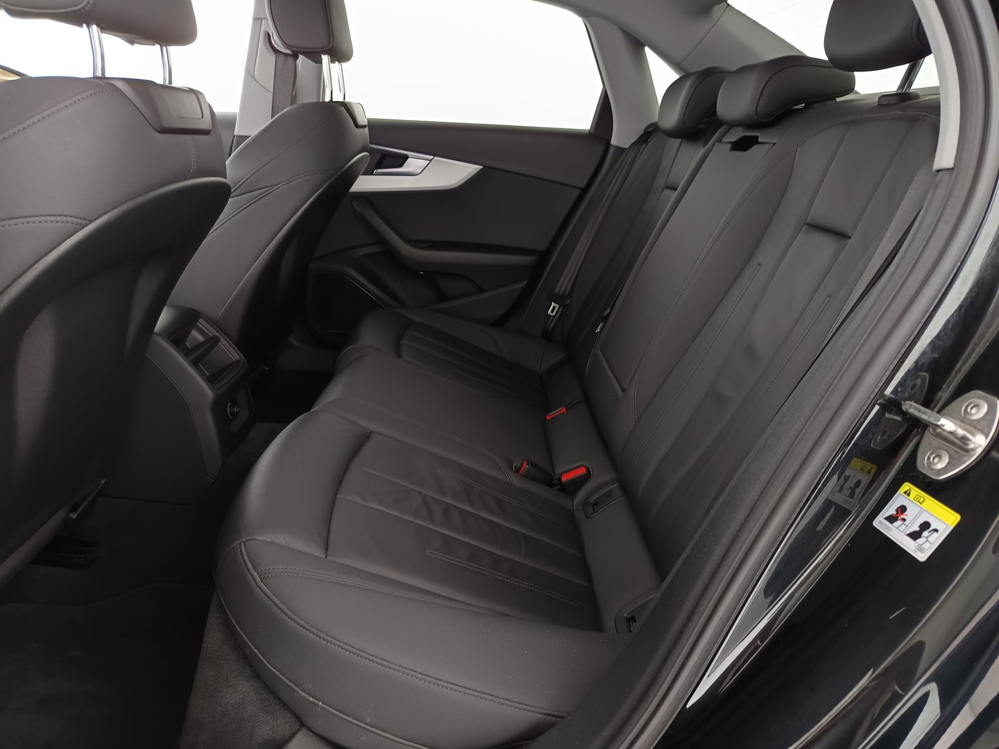 Audi A4 Limousine 30 TDI | Bild 31 von 34
