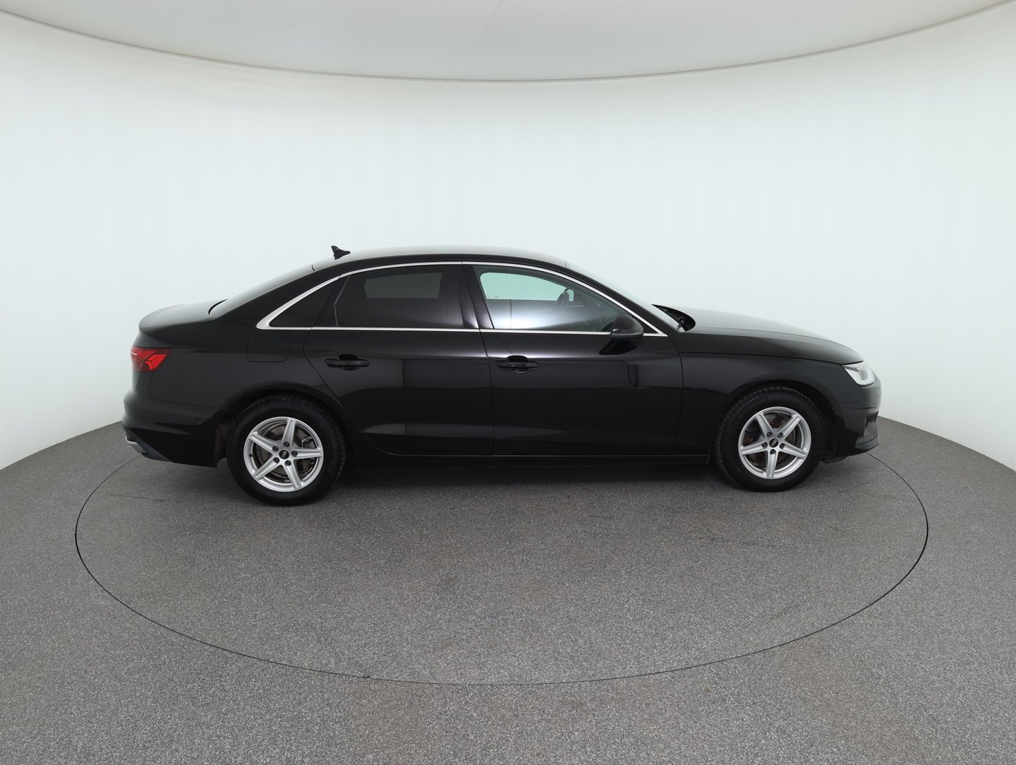 Audi A4 Limousine 30 TDI | Bild 4 von 34