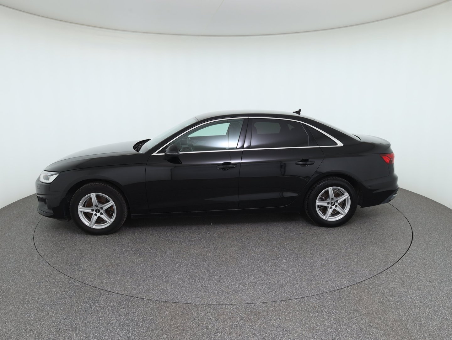 Audi A4 Limousine 30 TDI | Bild 8 von 34