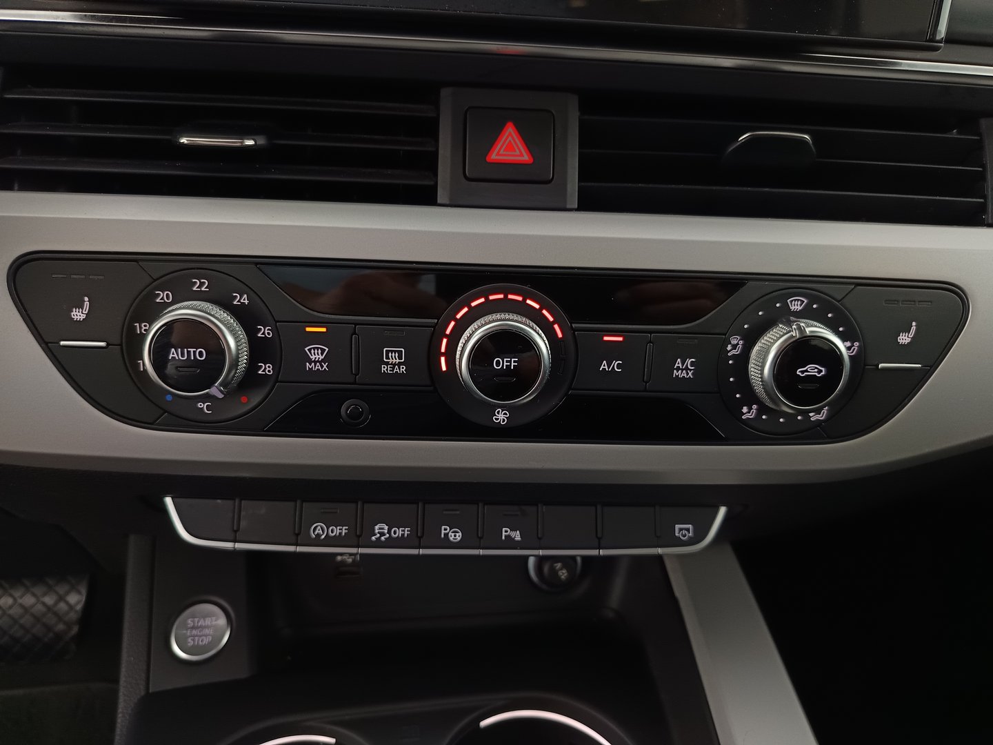 Audi A4 Limousine 30 TDI | Bild 29 von 34