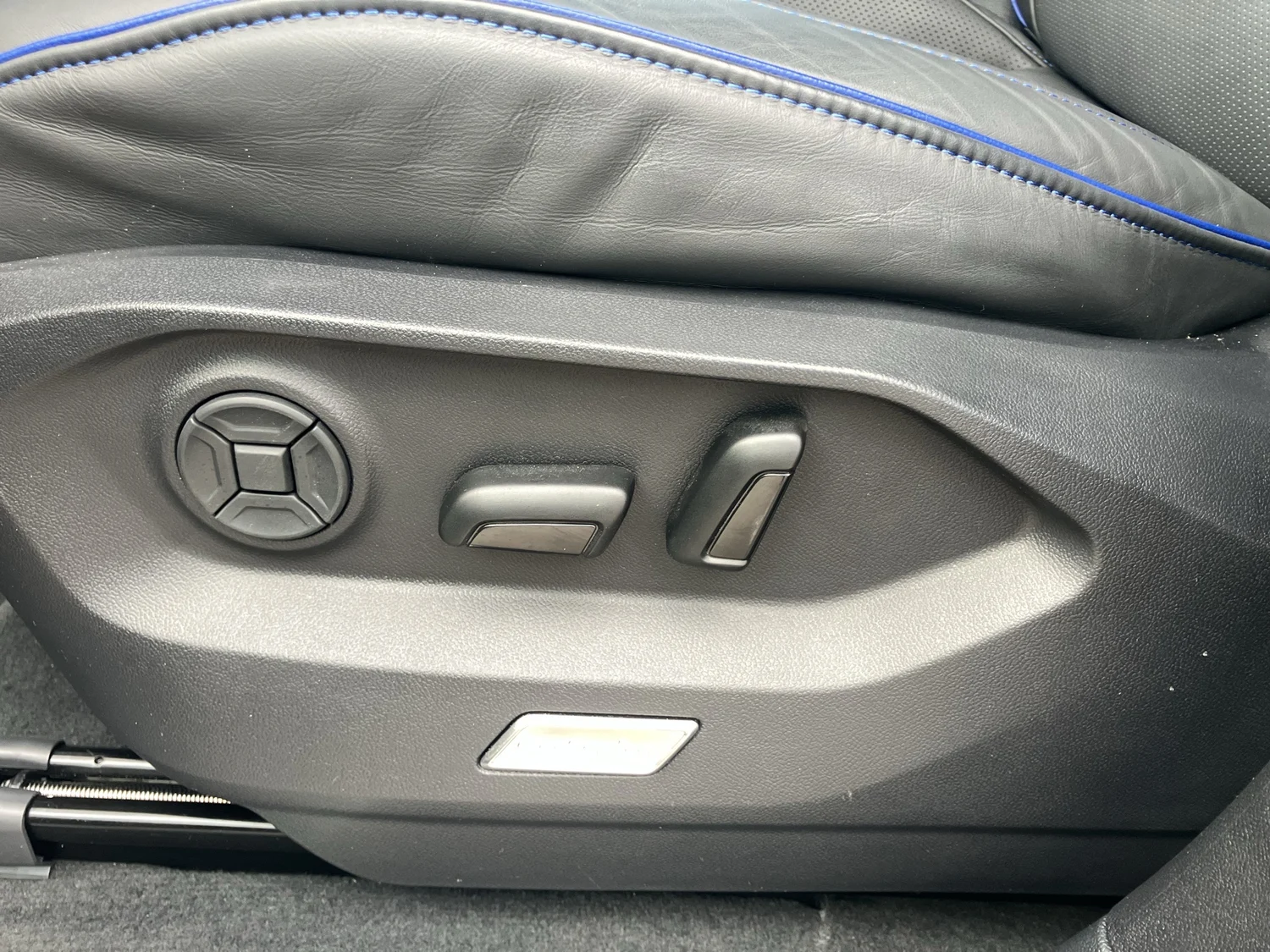 Bild eines VW Touareg R eHybrid TSI 4MOTION