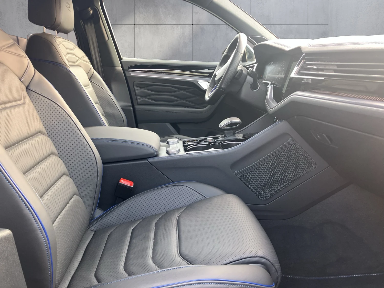 Bild eines VW Touareg R eHybrid TSI 4MOTION