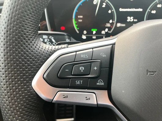 Bild eines VW Touareg R eHybrid TSI 4MOTION