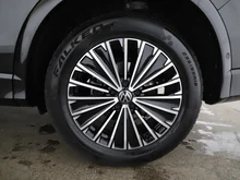VW Tiguan 2.0 TDI 110 kW R-Line in schwarz - metallic