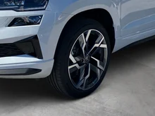 Škoda Karoq 4x4 Sportline TDI DSG in Moon-Weiß Metallic