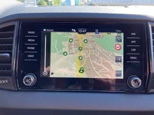 Škoda Karoq 4x4 Sportline TDI DSG in Moon-Weiß Metallic