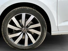 VW Touran Highline TDI SCR DSG 5-Sitzer in PURE WHITE