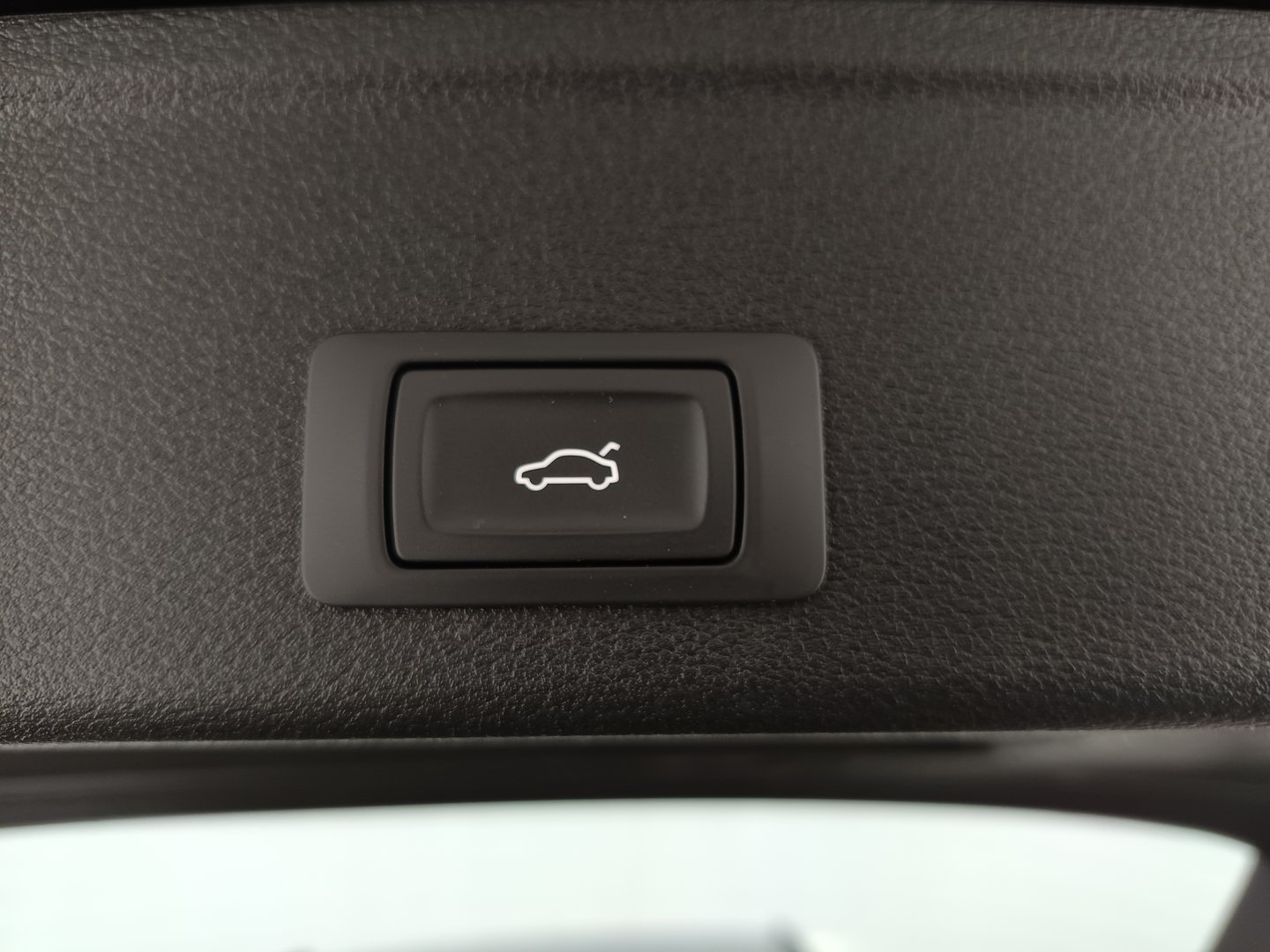 Audi A4 Avant 30 TDI advanced | Bild 32 von 34
