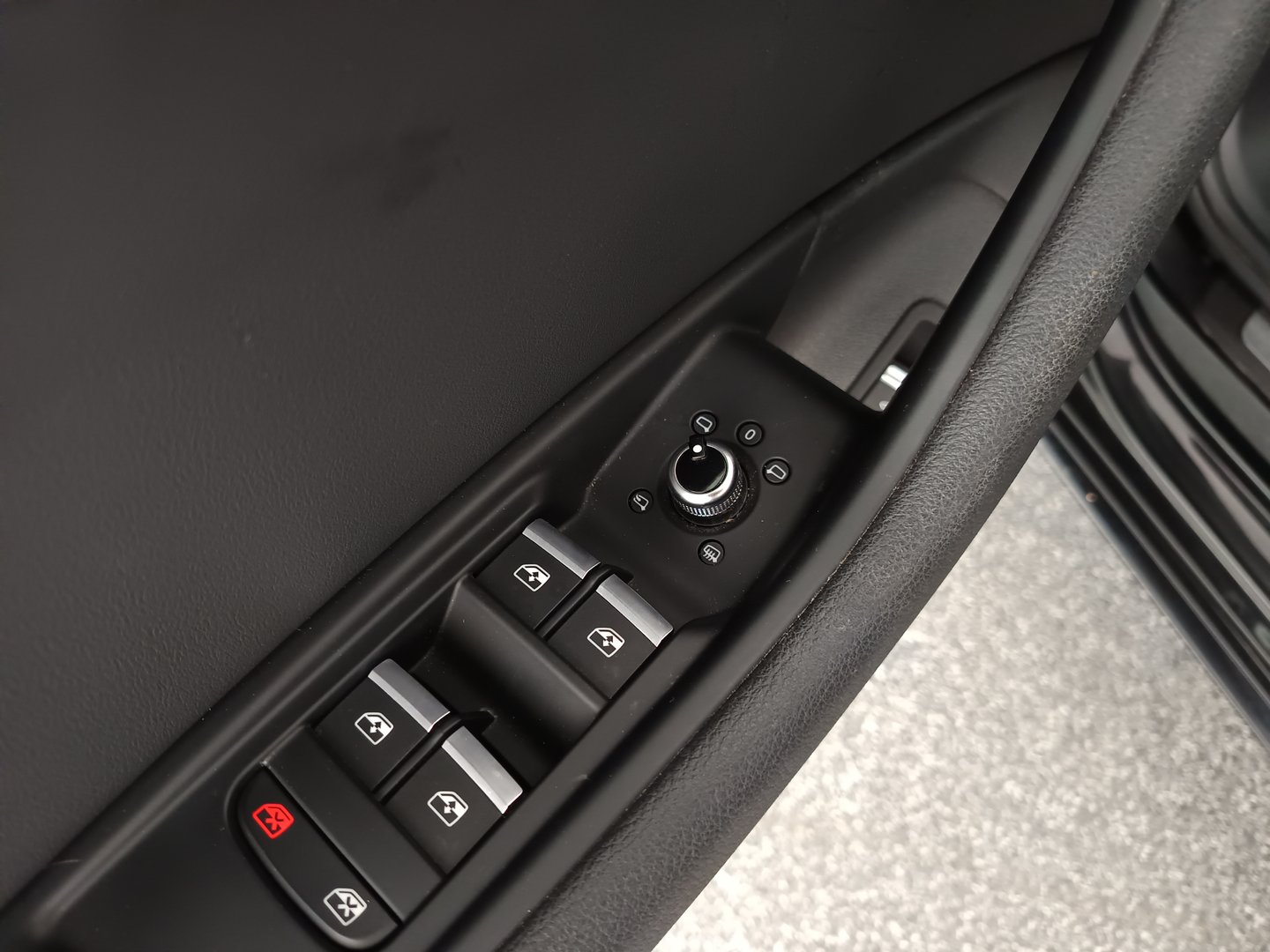 Audi A4 Avant 30 TDI advanced | Bild 11 von 34