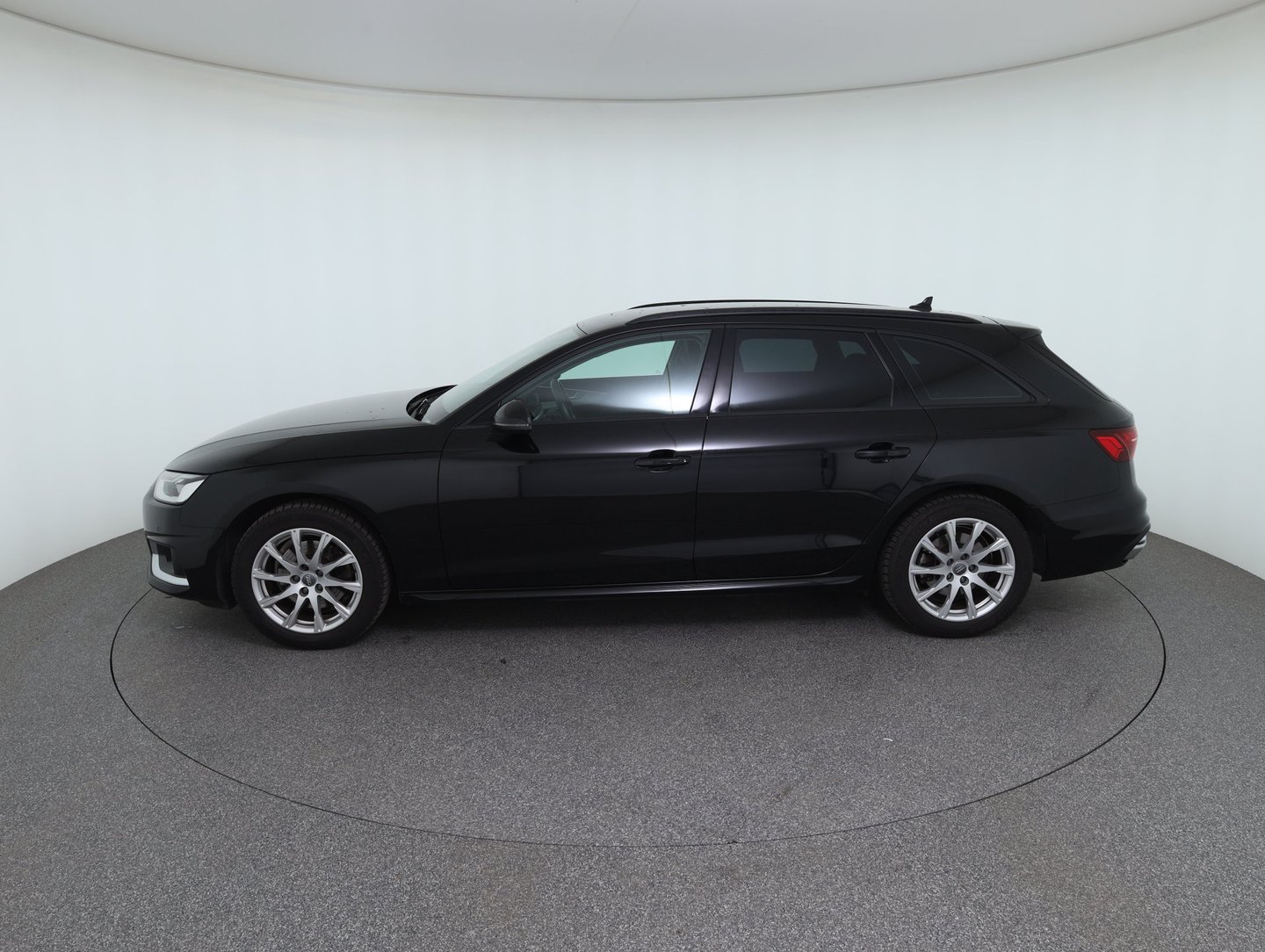Audi A4 Avant 30 TDI advanced | Bild 8 von 34