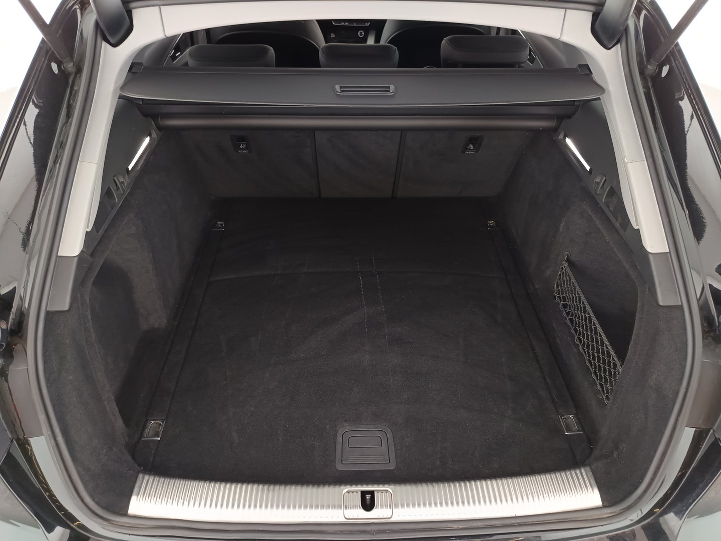 Audi A4 Avant 30 TDI advanced | Bild 31 von 34