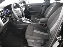Audi A3 Sportback 35 TDI S line exterieur in MYTHOSSCHWARZ METALLIC