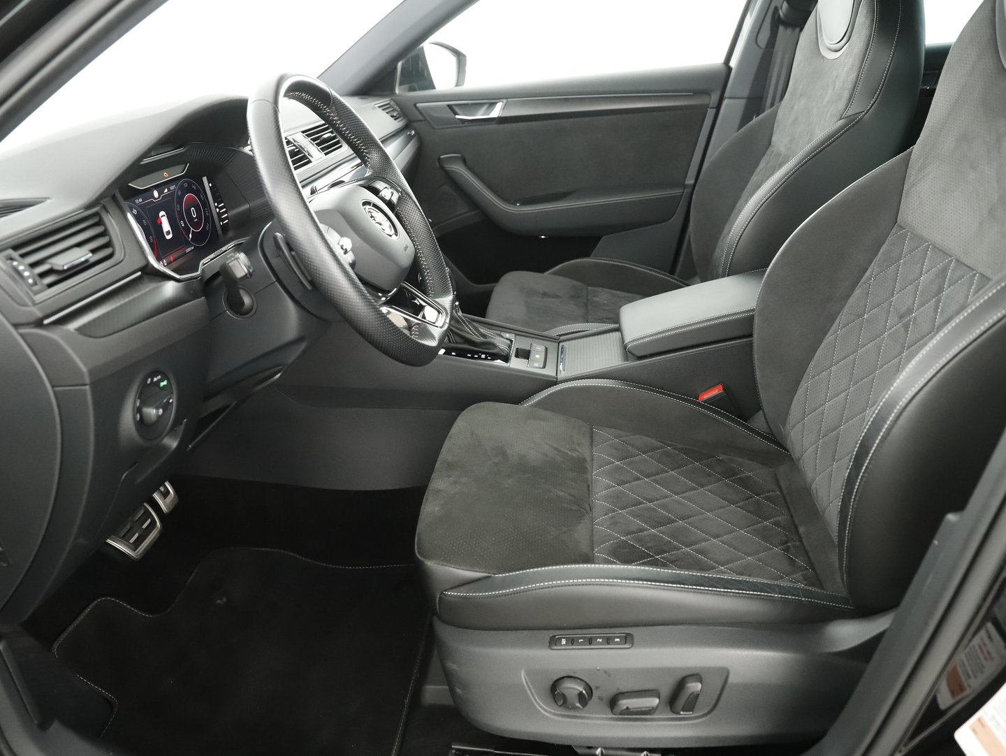 Škoda SUPERB Combi iV SPORTLINE DSG | Bild 3 von 14