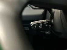 Audi Q6 e-tron quattro business in Magnetgrau