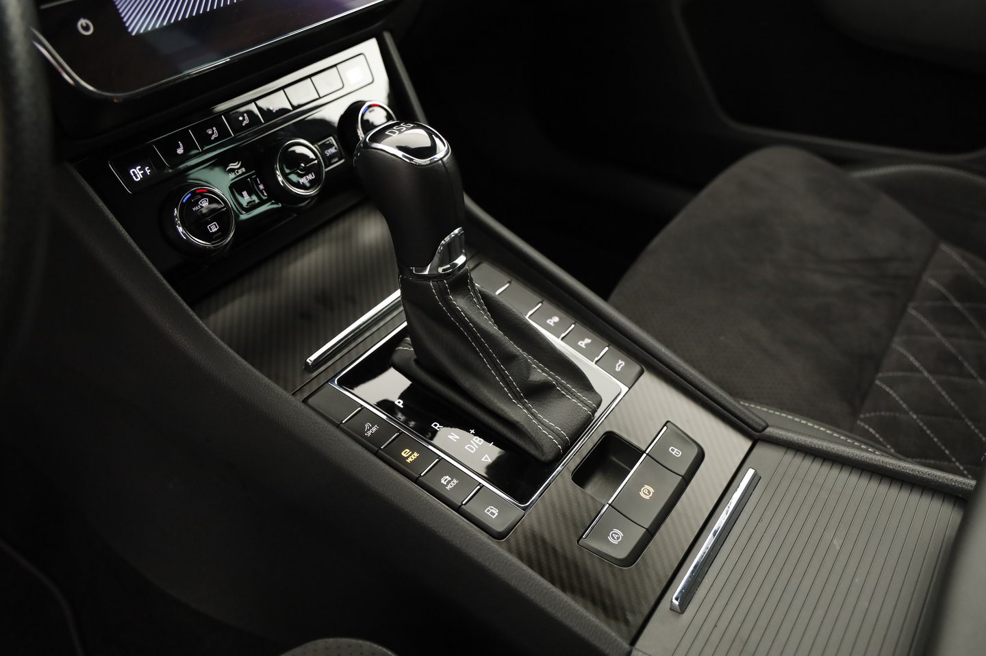 Škoda SUPERB Combi iV SPORTLINE DSG | Bild 25 von 29