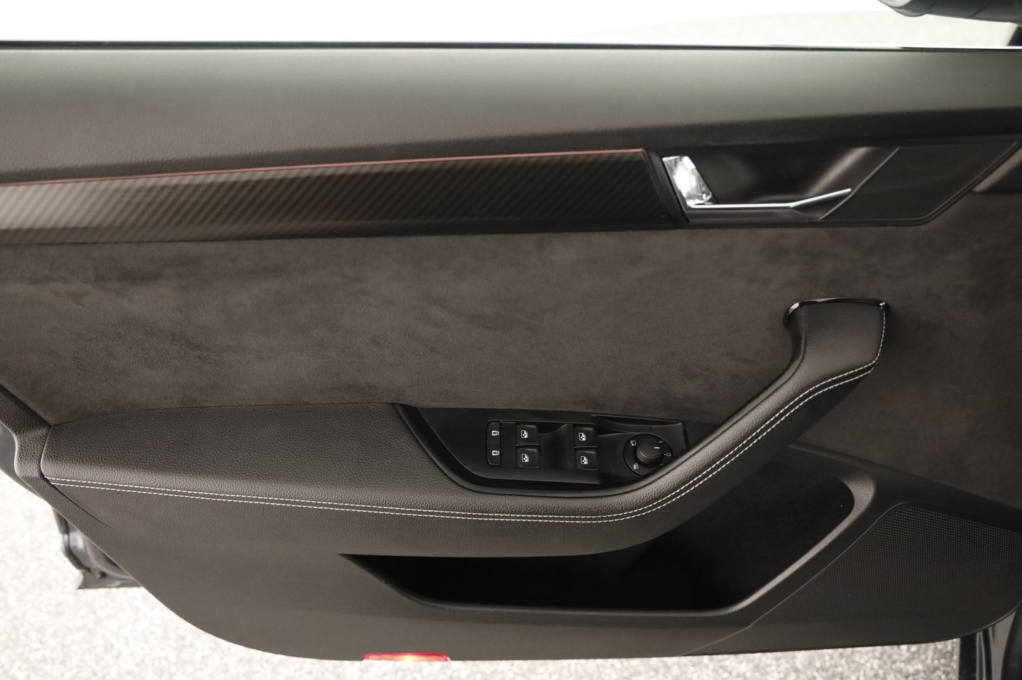 Škoda SUPERB Combi iV SPORTLINE DSG | Bild 11 von 29