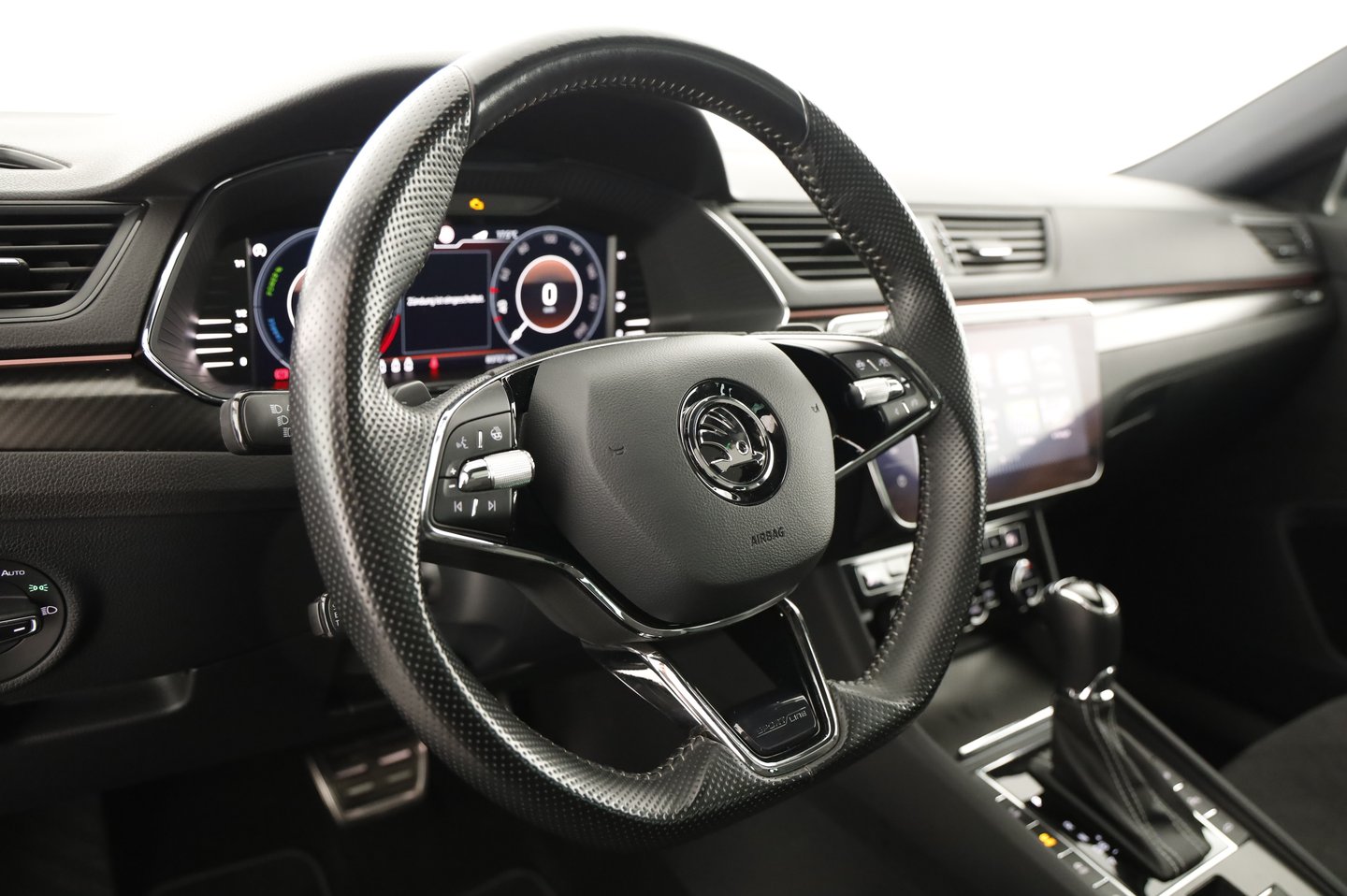Škoda SUPERB Combi iV SPORTLINE DSG | Bild 16 von 29