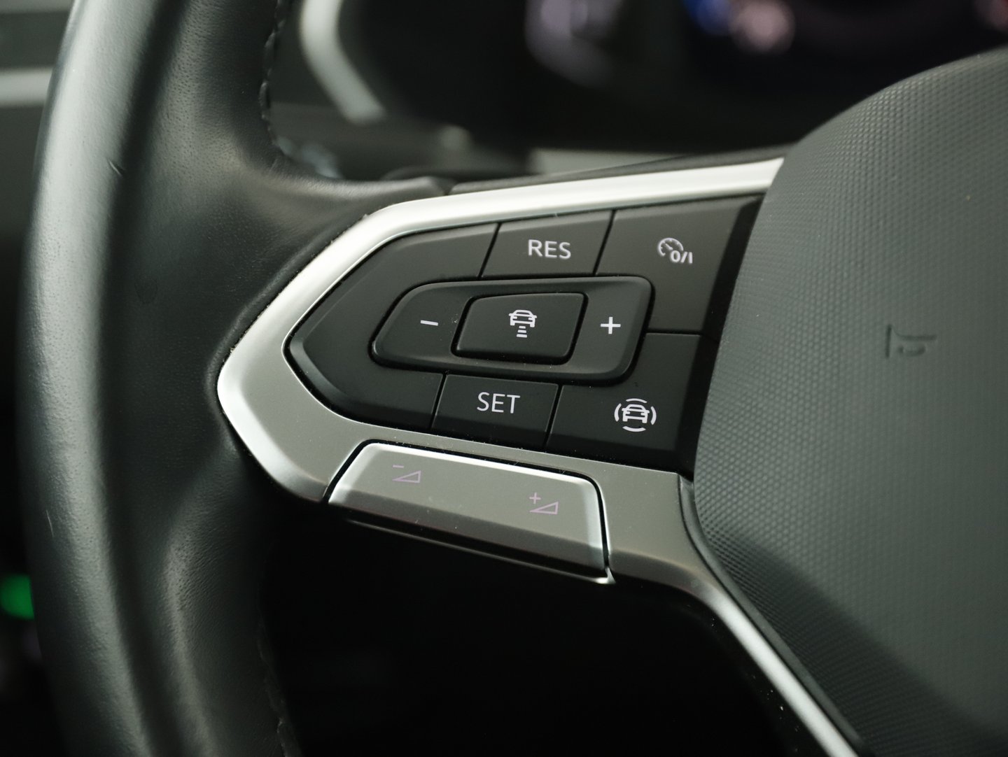 VW Tiguan Elegance TDI SCR 4MOTION DSG | Bild 8 von 21