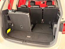 VW Touran Life TSI DSG in 0Q Pure White