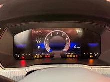 VW Touran Life TSI DSG in 0Q Pure White