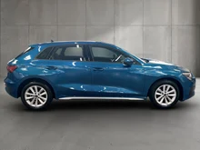 Audi A3 Sportback 30 TDI intense in atollblau metallic