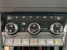 Škoda Karoq 4x4 Selection TDI DSG in Graphit-Grau Metallic