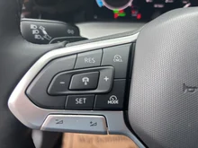 VW Golf Rabbit mHEV DSG in Delfingrau Metallic