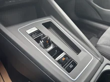VW Golf Rabbit mHEV DSG in Delfingrau Metallic