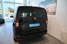 VW Caddy TDI 4MOTION in Deepblack Perleffekt