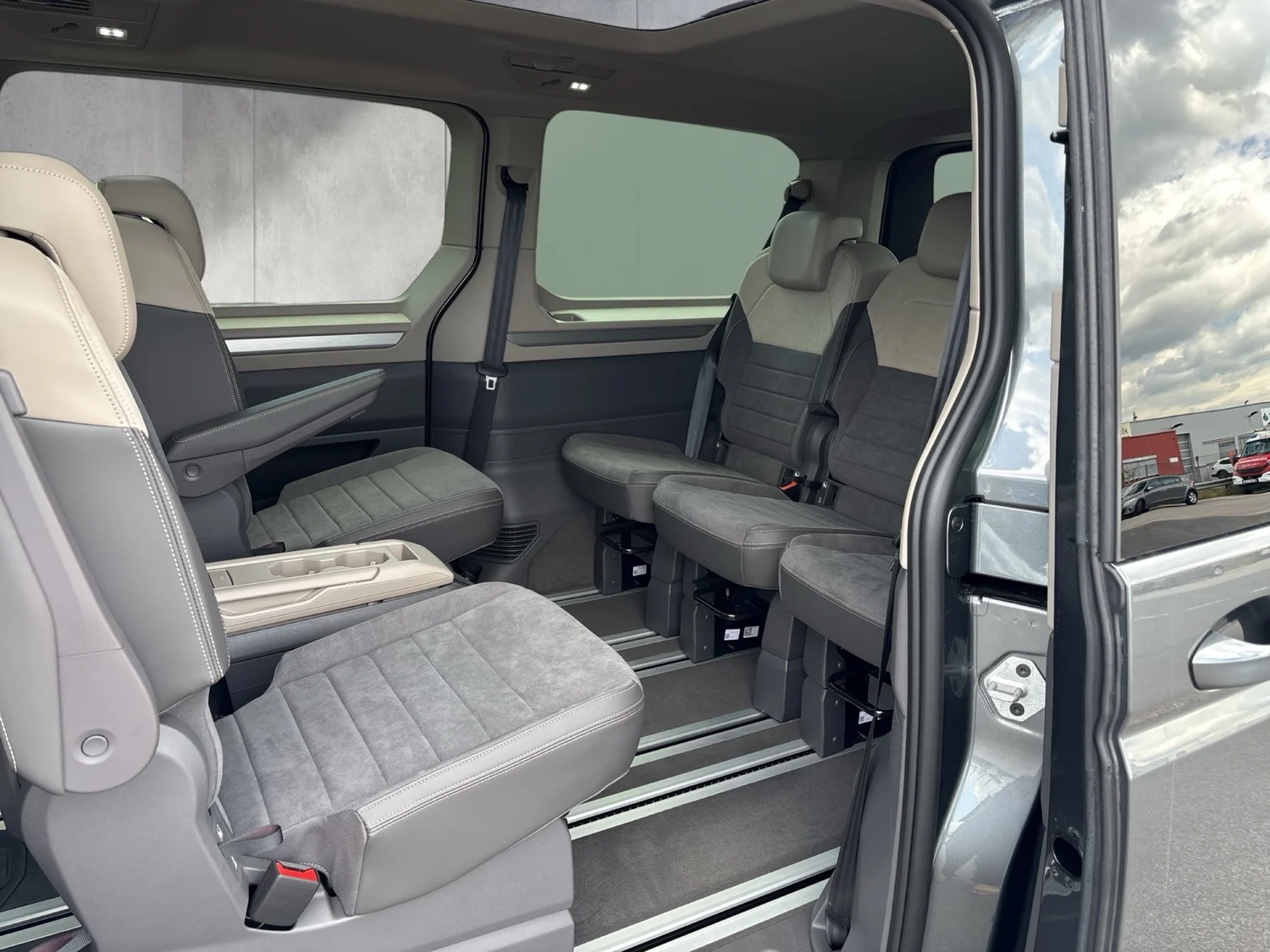 Bild eines VW Multivan Edition ÜH eHybrid 180 kW 4M