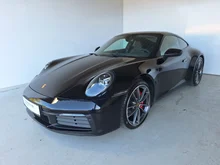 Porsche 911 Carrera 4S Coupé I (992) in tiefschwarzmetallic