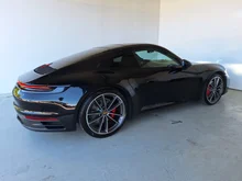 Porsche 911 Carrera 4S Coupé I (992) in tiefschwarzmetallic