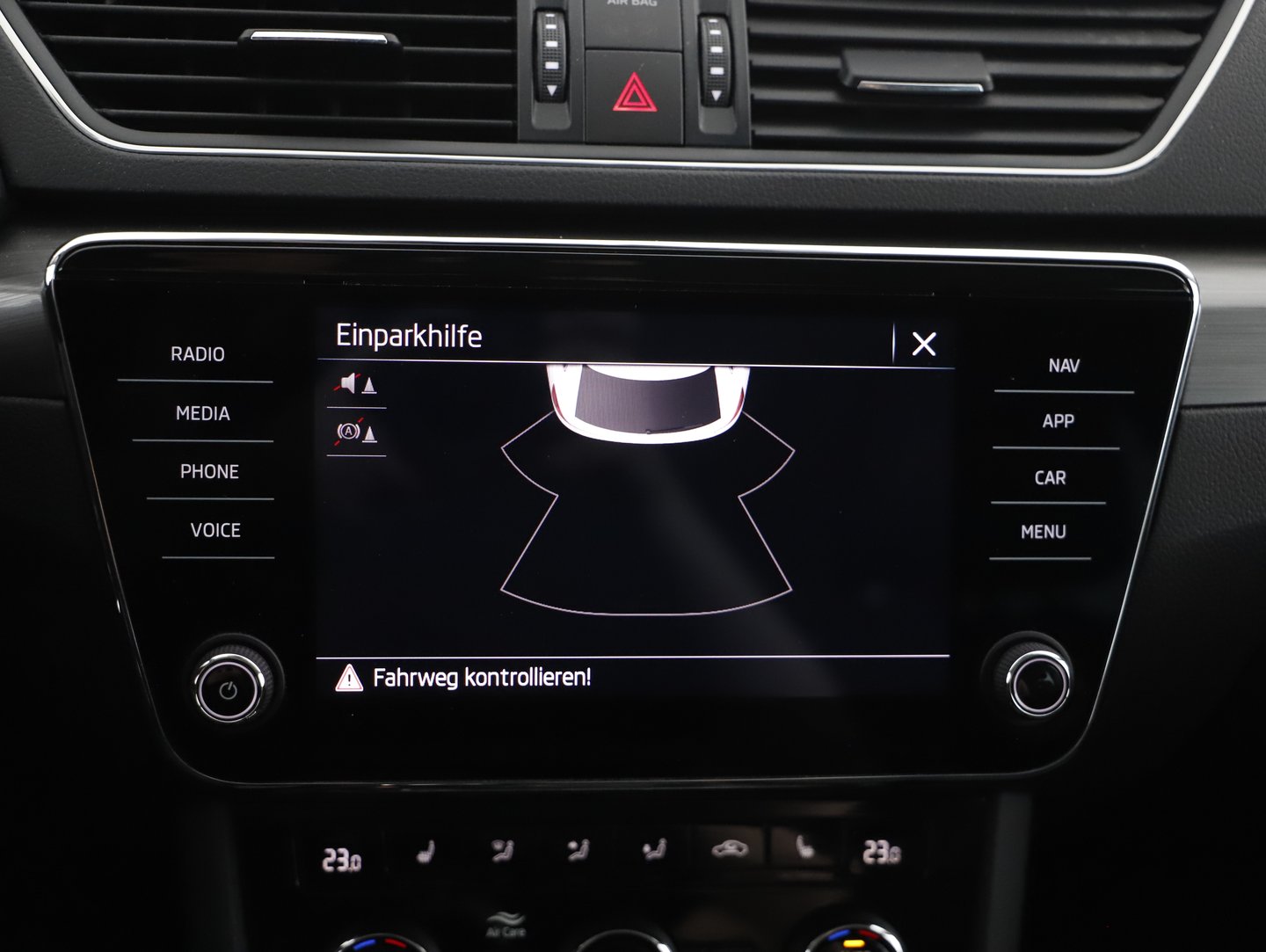 Škoda SUPERB Combi Style TDI | Bild 16 von 27