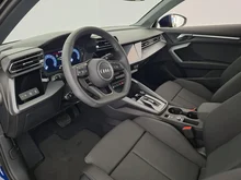 Audi A3 Limousine 30 TFSI in Navarrablau Metallic