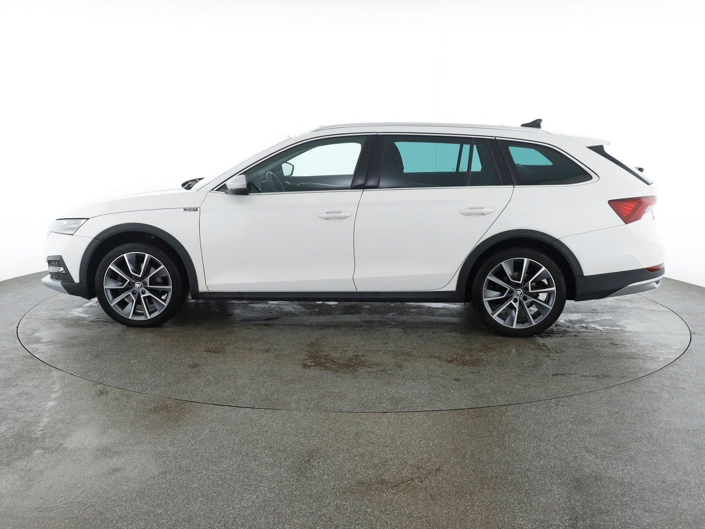 Škoda OCTAVIA Combi 4x4 SCOUT TDI DSG | Bild 8 von 32