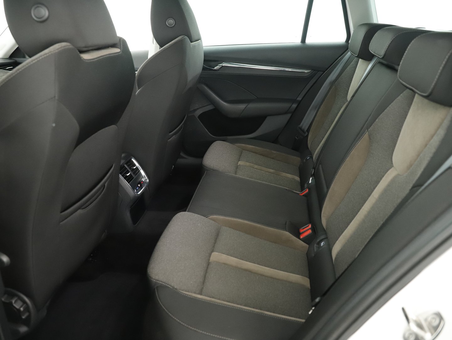 Škoda OCTAVIA Combi 4x4 SCOUT TDI DSG | Bild 10 von 32