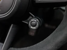 Porsche 911 Carrera 4 GTS Cabriolet in tiefschwarzmetallic