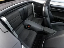 Porsche 911 Carrera 4 GTS Cabriolet in tiefschwarzmetallic
